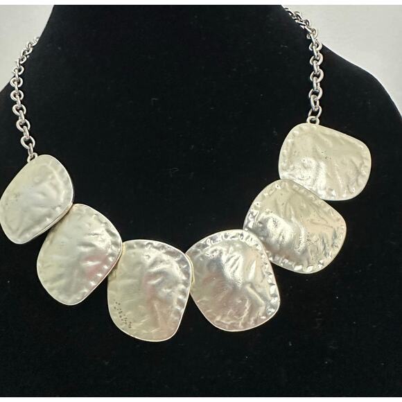 Cookie Lee Vintage Silver Tone Hammered Style Statement Necklace - Picture 1 of 5